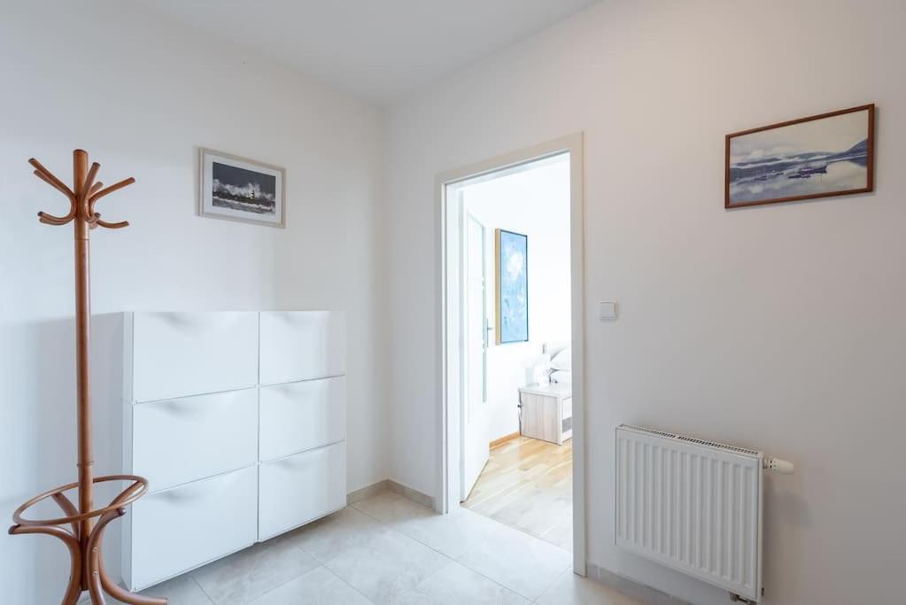 Sunny Safron Apartment Prag Exterior foto