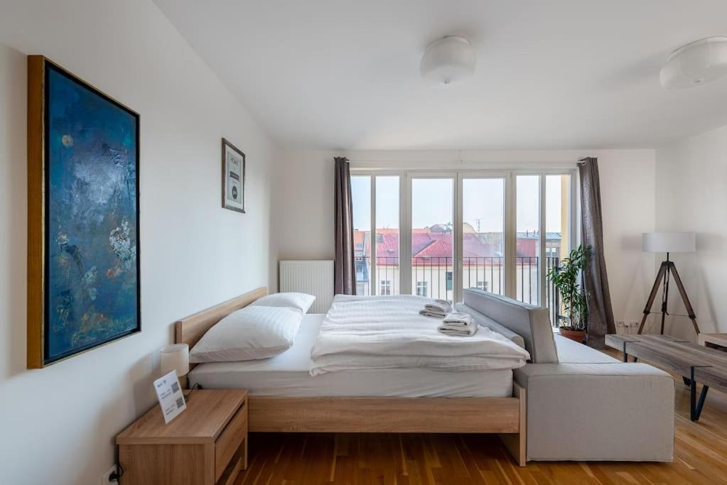 Sunny Safron Apartment Prag Exterior foto