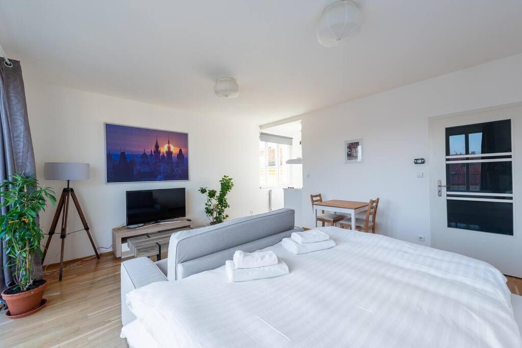 Sunny Safron Apartment Prag Exterior foto