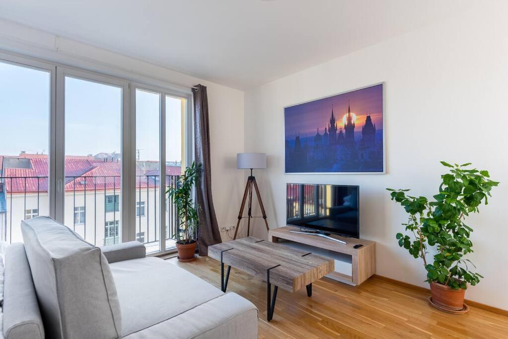 Sunny Safron Apartment Prag Exterior foto