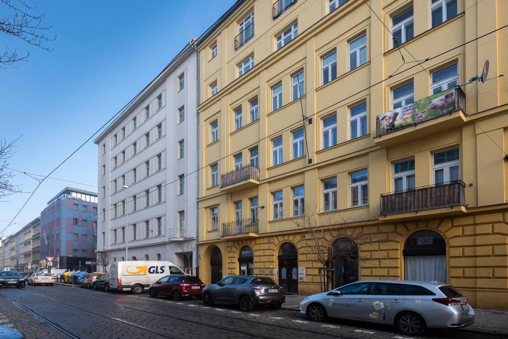 Sunny Safron Apartment Prag Exterior foto