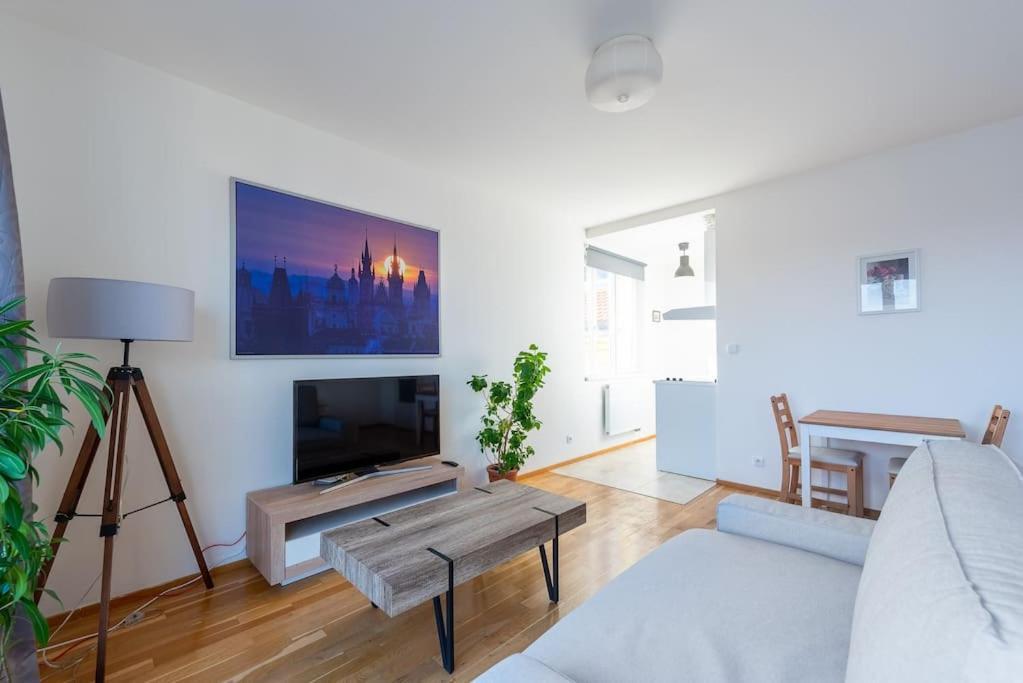 Sunny Safron Apartment Prag Exterior foto
